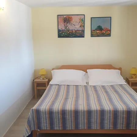Takoma Apartment *